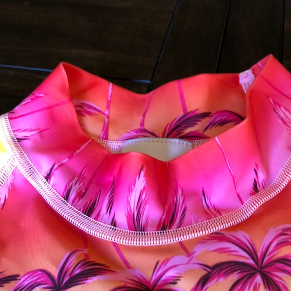 New Skinz rash guard/100* SFP - Picture 3 of 10